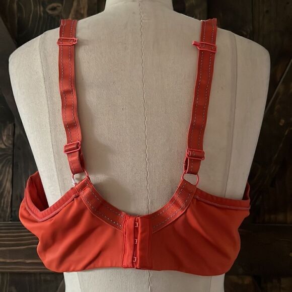 Chantelle High Impact Sports Bra Sz-42D - Picture 4 of 9